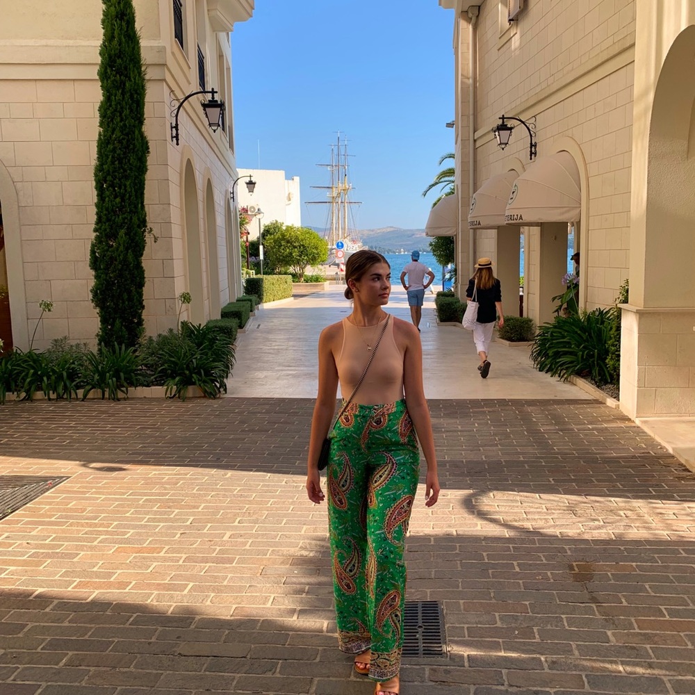 Meet your Posher, Amira